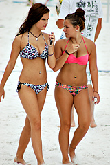 0864-bikini-girls-beach-voyeur-scenes